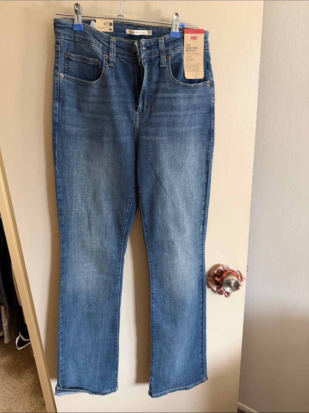 Levi's 725 High Rise Bootcut Jeans
